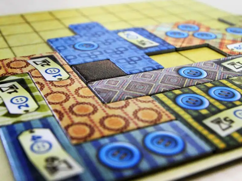 Piezas de Patchwork sobre el tablero